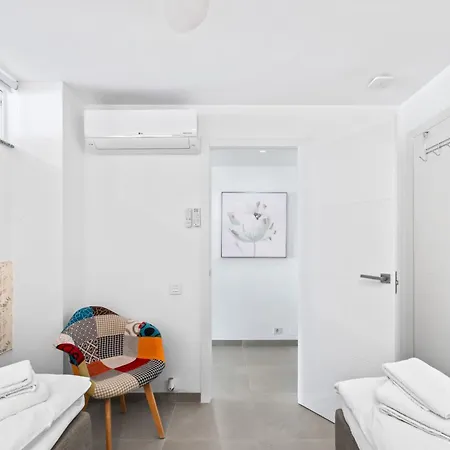 Sea View And Luxury On The شقة تورّيفيِخا